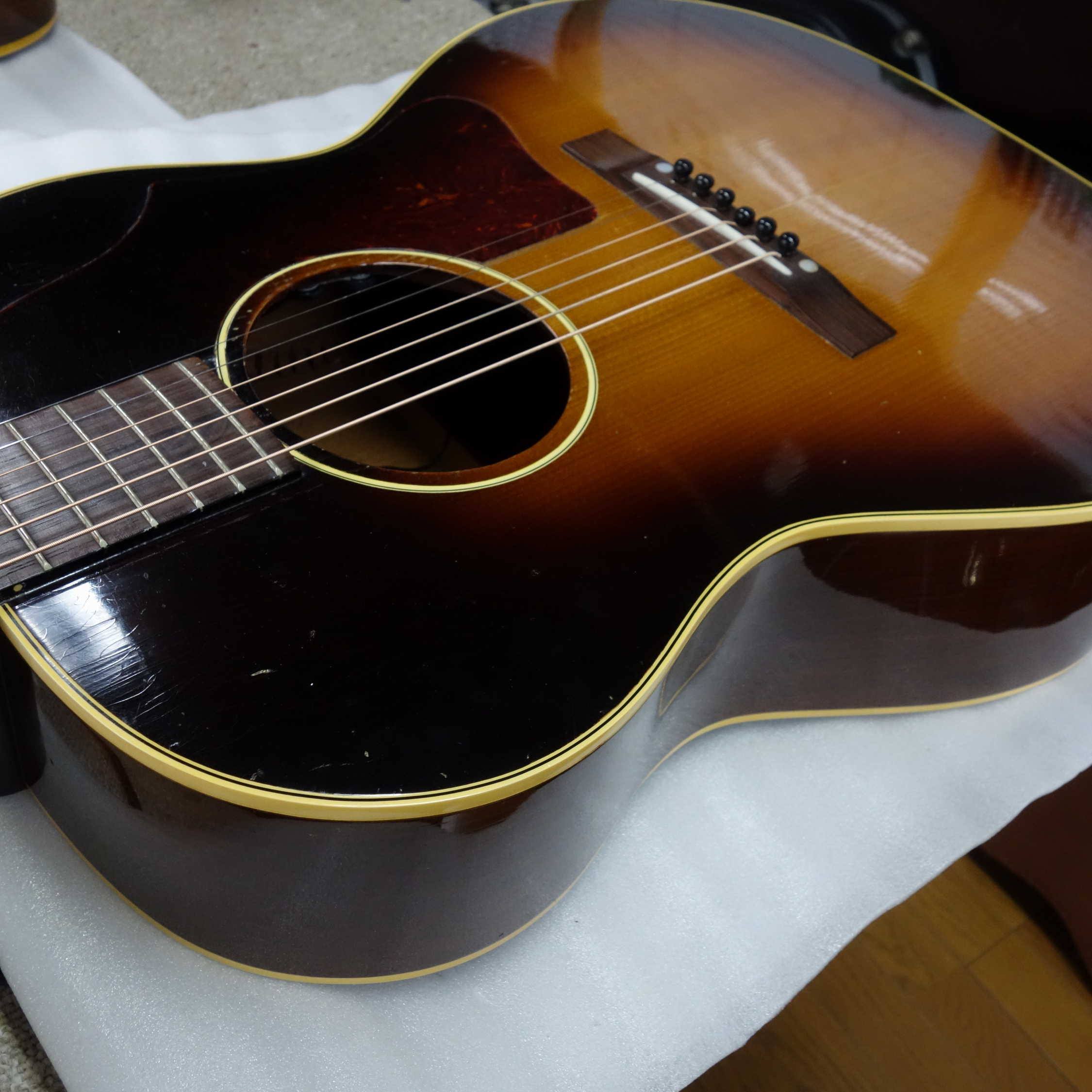 Gibson LG-2(ヘッド割れ補修)