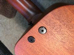 Tacoma P1 トップ再塗装(オイルフィニッシュ),ピックガード取付、弦高低め調整