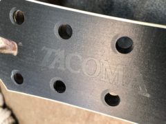 Tacoma PR40 指板磨き、トップ塗装はがし